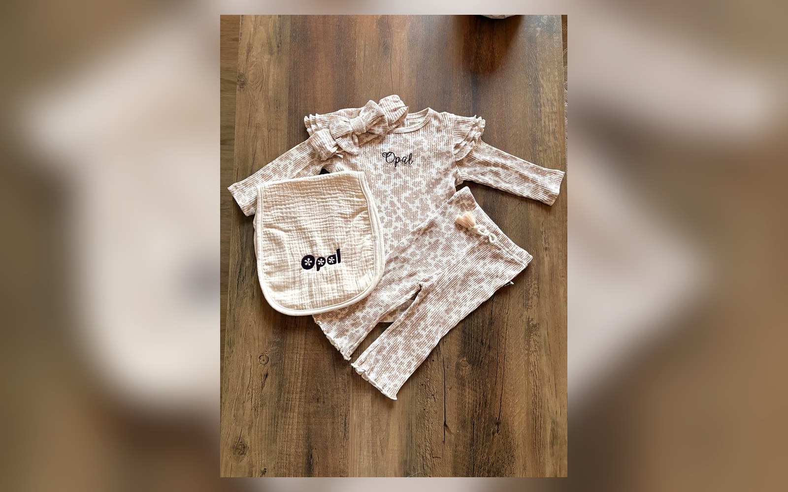 Ribbed cotton baby set with the baby's name embroidered in two spots